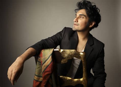 Uzair Jaswal's Acoustic Serenade: A Night of Soulful Melodies and Unexpected Twists!