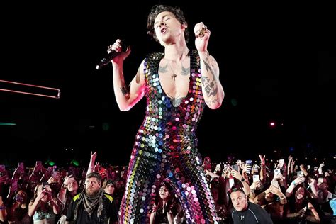 Harry Styles’ ‘Love On Tour’: Een Muzikale Rollercoaster van Emotie en Glitter