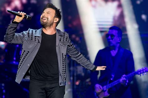  Tarkan's Amsterdam Explosion: Turkish Pop Icon Ignites Ziggo Dome with Explosive Performance!