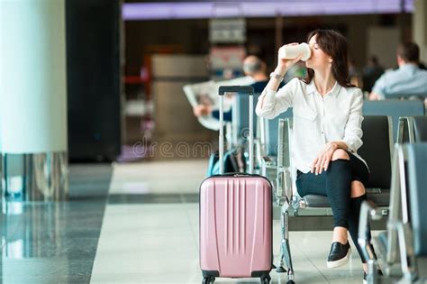 공항 라운지 이용방법: 왜 우리는 공항 라운지에서 커피를 마시는가?